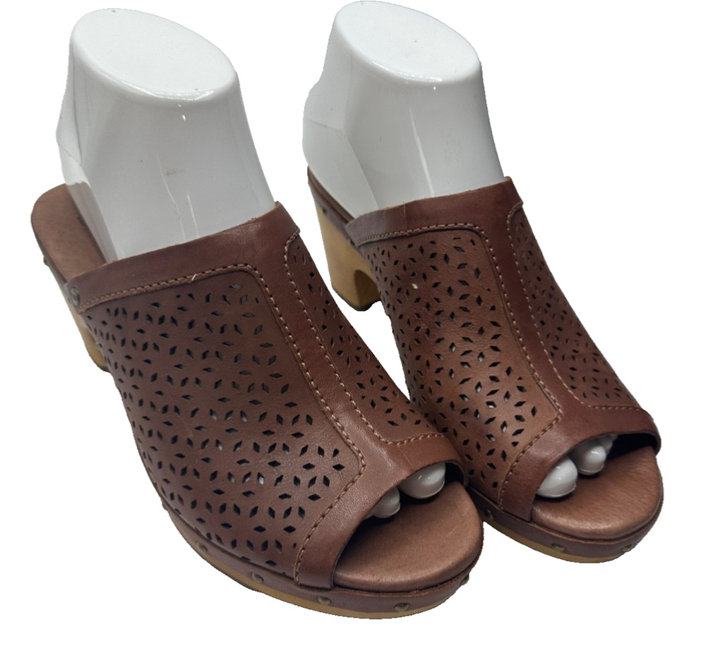 UGG Ansel Chestnut Brown Leather Women's Clogs Size 7M Slip On Leather/Wood